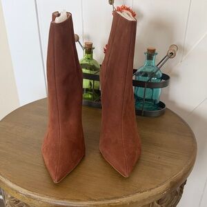 NWOT Steve Madden Halena Boot, Brown Suede, Size 9.5